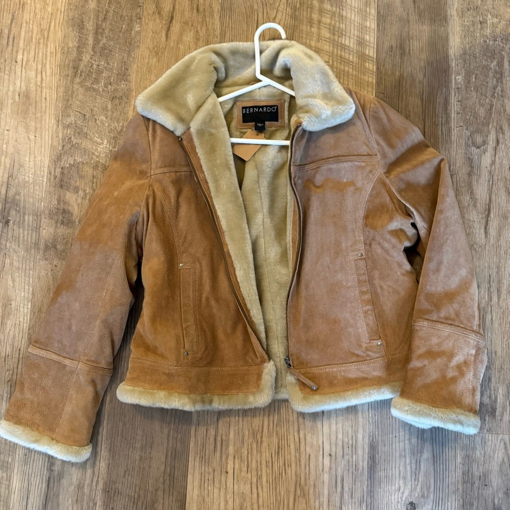 Suede brown jacket with faux fur lining and collar
